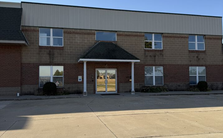 Pictures of Office property located at 923 Detroit Ct, Morton, IL 61550 for lease - image #1