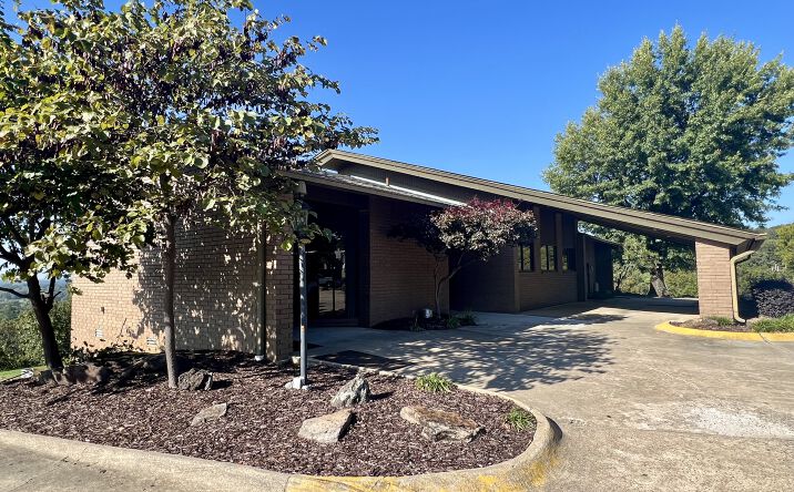 Pictures of Retail, Office, Special Purpose property located at 617 Fayetteville Rd, Van Buren, AR 72956 for lease - image #1