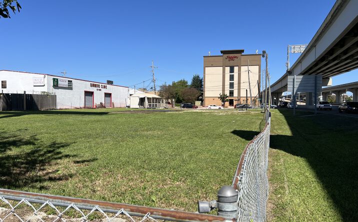 Pictures of Retail, Land property located at 2700 N Causeway Blvd, Metairie, LA 70002 for lease - image #1