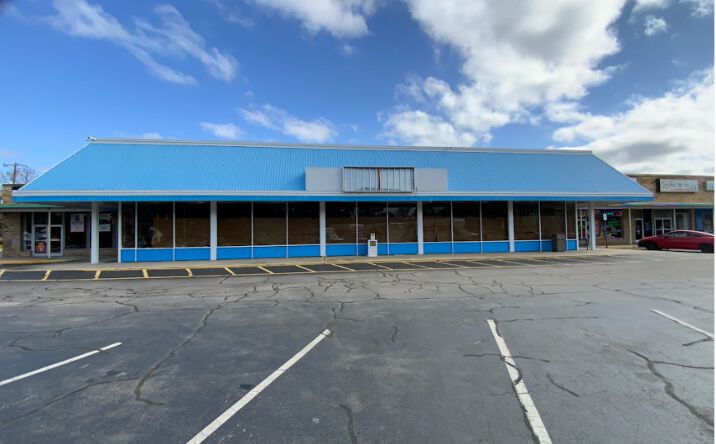 Pictures of Retail, Restaurant property located at 1008 W Cumberland St, Dunn, NC 28334 for lease - image #1