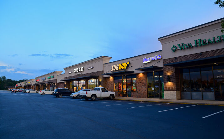 Pictures of Retail property located at 3071 Dauphin St, Mobile, AL 36606 for lease - image #1