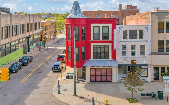Pictures of Restaurant property located at 31 N Saginaw St, Pontiac, MI 48342 for lease - image #1