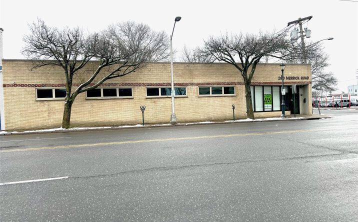 Pictures of Office property located at 280 Merrick Road, Hempstead, NY 11563 for lease - image #1
