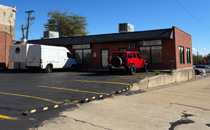 Pictures of Office property located at 31 S County Street, Waukegan, IL 60085 for lease - image #1