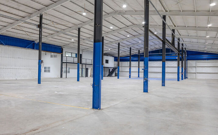 Pictures of Office, Industrial property located at 6160 Mineral Wells Hwy, Weatherford, AZ 76088 for lease - image #1