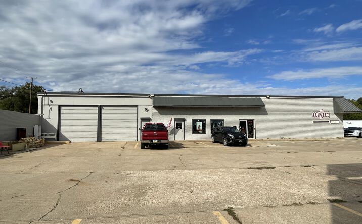 Pictures of Retail, Office, Industrial property located at 3030 NW Topeka Blvd, Topeka, KS 66617 for lease - image #1