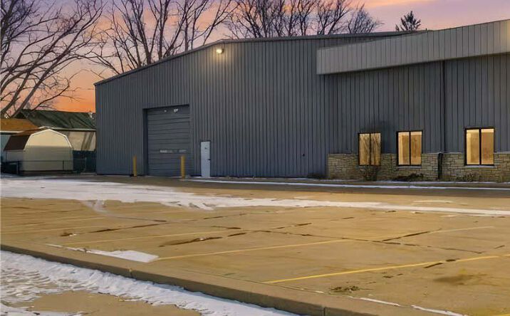 Pictures of Office, Industrial property located at 1199 44th St, Marion, IA 52302 for lease - image #1