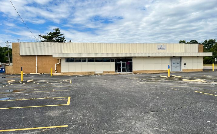 Pictures of Retail property located at 7318 Olive Blvd, University City, MO 63130 for lease - image #1
