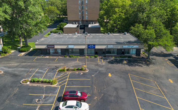 Pictures of Retail, Office, Industrial property located at 4410 Knoxville Ave, Peoria, IL 61614 for lease - image #1
