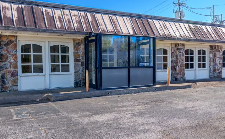 Pictures of Office property located at 235 Azalea Dr, Florence, AL 35630 for lease - image #1