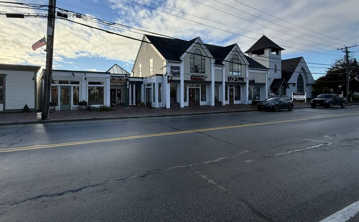 Pictures of Retail property located at 42 Main St, Freeport, ME 04032 for lease - image #1