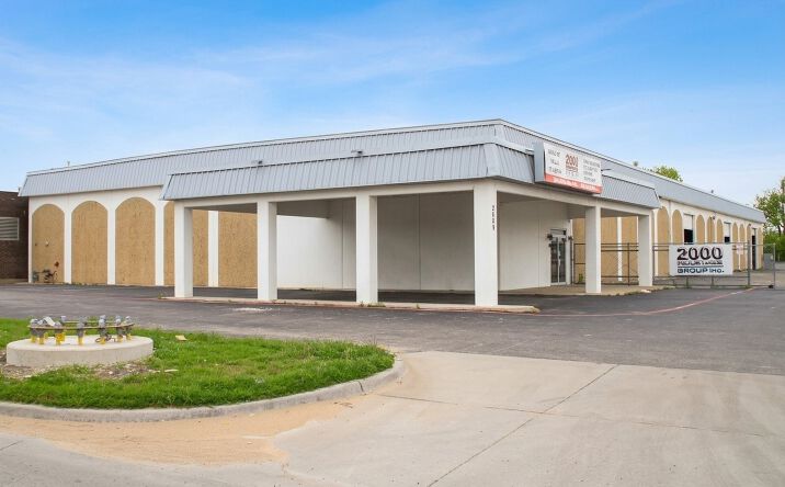 Pictures of Office, Industrial property located at 2609 Oakland St, Garland, TX 75041 for lease - image #1