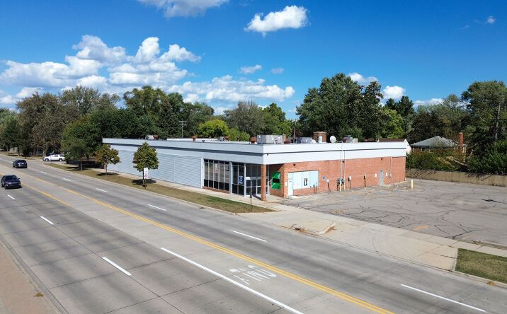 Pictures of Retail property located at 26020 Coolidge Hwy, Huntington Woods, MI 48070 for lease - image #1