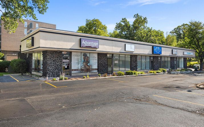 Pictures of Retail, Office property located at 4410 N KNOXVILLE Avenue #Suite D, Peoria, IL 61614 for lease - image #1
