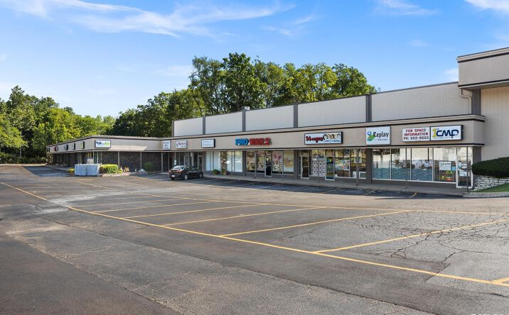 Pictures of Retail, Office property located at 121 E LAKE Avenue #Suite J, Peoria, IL 61614 for lease - image #1