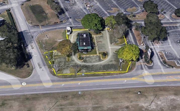 Pictures of Retail, Land, Special Purpose property located at 901 N Central Ave, Umatilla, FL 32784 for lease - image #1