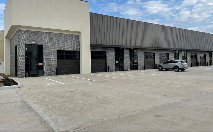 Pictures of Retail, Industrial property located at 4227 S Main St, Stafford, TX 77477 for lease - image #1