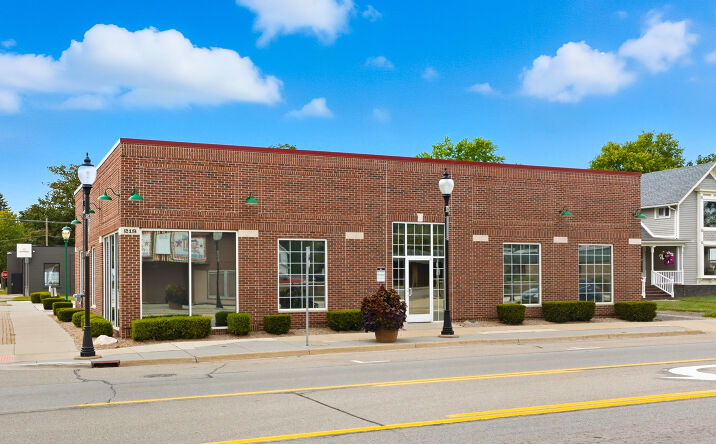 Pictures of Retail, Office property located at 218 S Main St, Almont, MI 48003 for lease - image #1