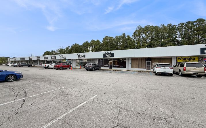 Pictures of Retail property located at 230 McFarland Blvd, Northport, AL 35476 for lease - image #1