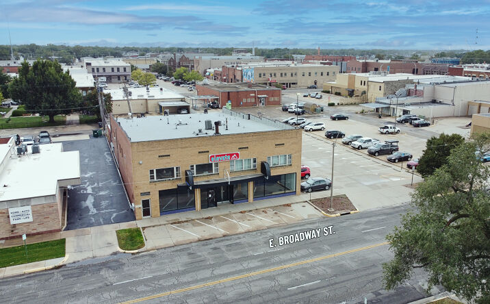 Pictures of Retail, Office property located at 123 E Broadway St, Newton, KS 67114 for lease - image #1