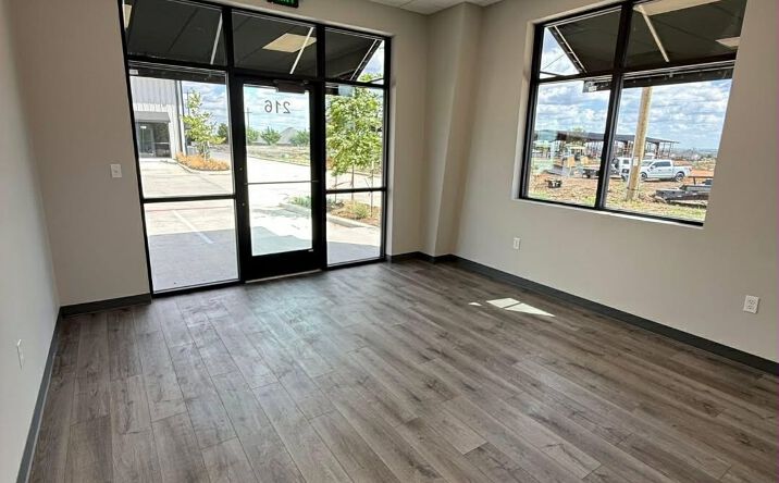 Pictures of Retail, Office, Industrial property located at 2337 Doreen St, Grand Prairie, TX 75050 for lease - image #1