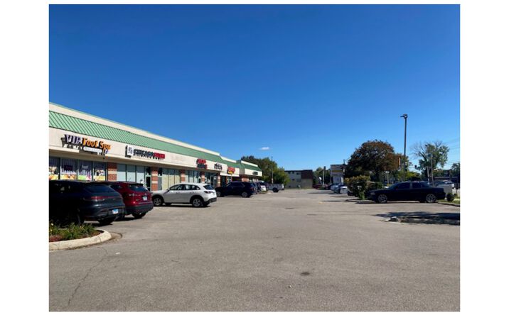 Pictures of Retail, Restaurant property located at 570 E Oakton St, Des Plaines, IL 60018 for lease - image #1