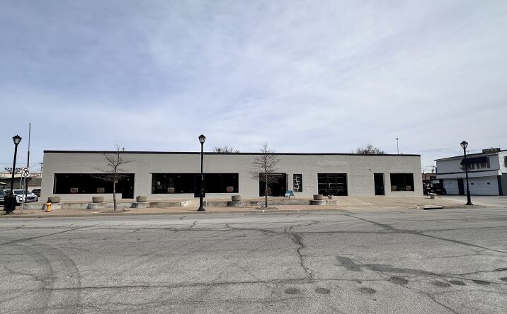 Pictures of Retail, Restaurant property located at 5805-5809 Merriam Drive, Shawnee, KS 66203 for lease - image #1