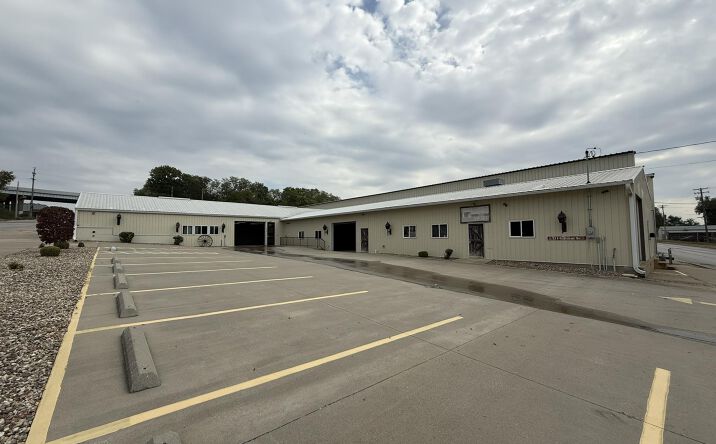 Pictures of Industrial, Office, Retail property located at 711 S FRONT Street, Quincy, IL 62301 for lease - image #1