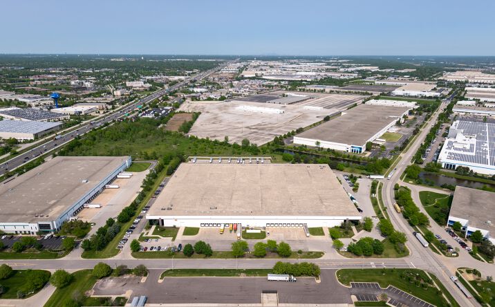 Pictures of Industrial property located at 340 W Crossroads Pkwy, Bolingbrook, IL 60440 for lease - image #1