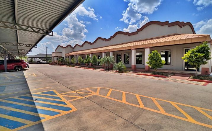 Pictures of Office property located at 1801 E US Highway 281 # 5, Hidalgo, TX 78557 for lease - image #1