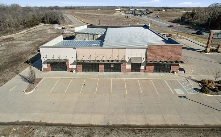 Pictures of Retail, Office property located at 3179 N Main St, North Newton, KS 67117 for lease - image #1