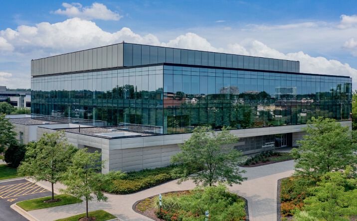 Pictures of Office property located at 1061 American Ln, Schaumburg, IL 60173 for lease - image #1