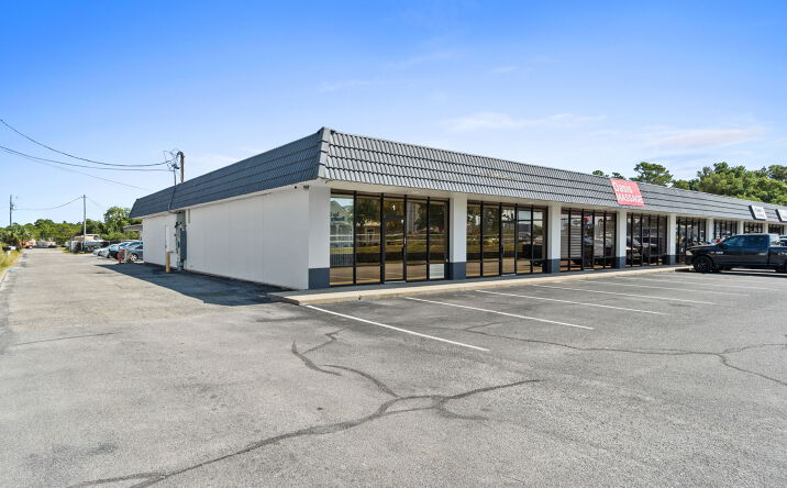 Pictures of Retail property located at 1209 Airport Rd, Destin, FL 32541 for lease - image #1