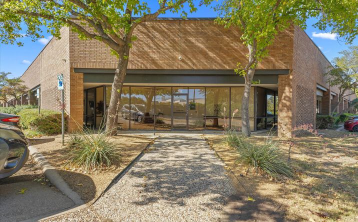 Pictures of Retail, Office property located at 3150 Premier Dr, Irving, TX 75063 for lease - image #1