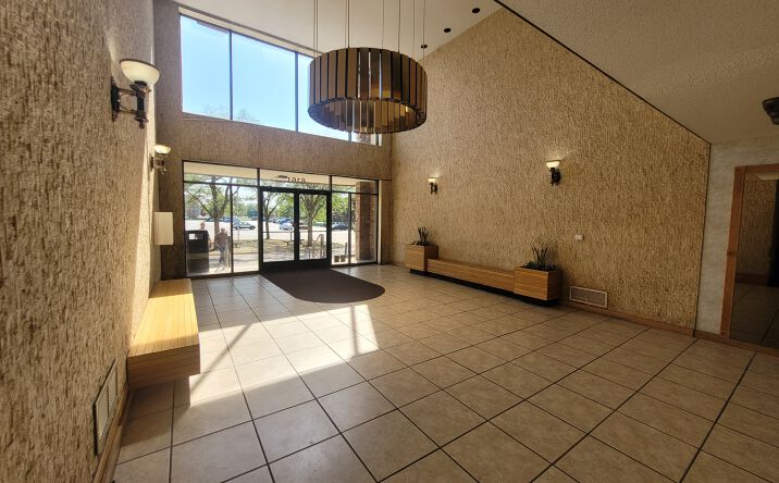 Pictures of Office property located at 6161 Busch Blvd, Columbus, OH 43229 for lease - image #1