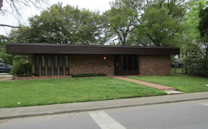 Pictures of Office property located at 301 Julia St, New Iberia, LA 70560 for lease - image #1