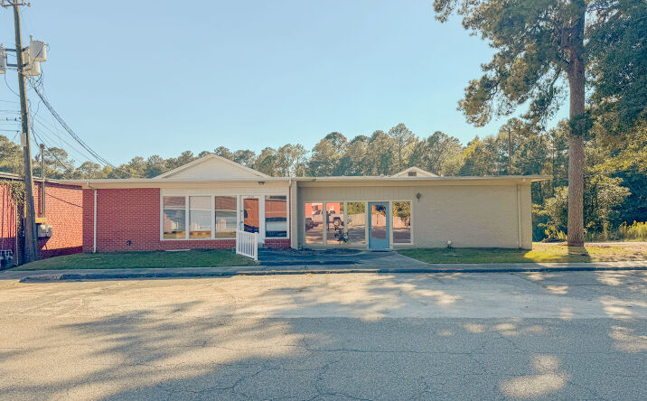 Pictures of Office property located at 3226 Old Bay Springs Rd, Laurel, MS 39440 for lease - image #1