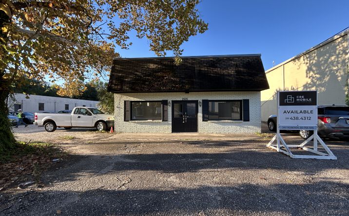 Pictures of Retail, Office property located at 2605 Old Shell Rd, Mobile, AL 36607 for lease - image #1