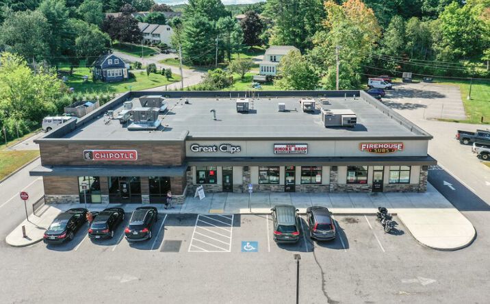 Pictures of Retail property located at 410 Center St, Auburn, ME 04210 for lease - image #1
