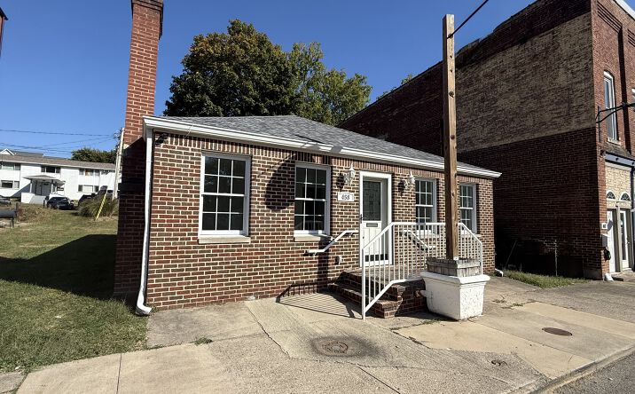 Pictures of Office property located at 458 Locust St, Middletown, IN 47356 for lease - image #1