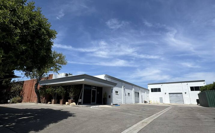 Pictures of Industrial property located at 8964 Oso Ave, Los Angeles, CA 91311 for lease - image #1