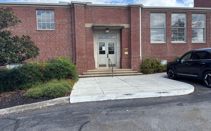 Pictures of Office property located at 2607 Kingston Pike, Knoxville, TN 37919 for lease - image #1