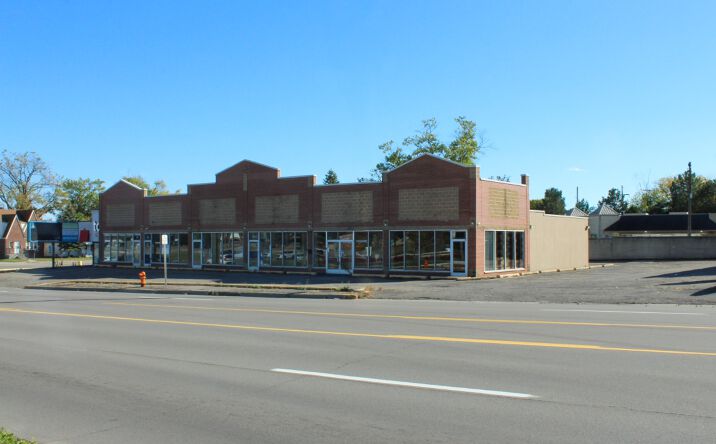 Pictures of Retail property located at 477 Elizabeth Lake Rd, Waterford, MI 48328 for lease - image #1