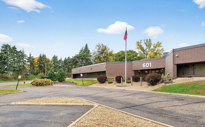 Pictures of Office property located at 601 2nd Ave S, Hopkins, MN 55343 for lease - image #1
