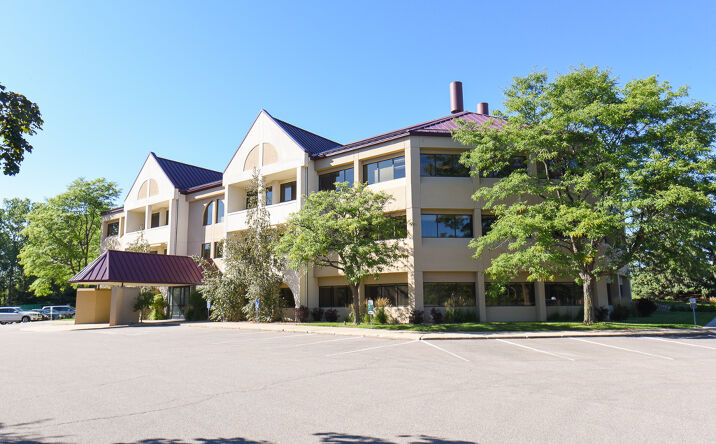 Pictures of Office property located at 2000 Plymouth Rd, Minnetonka, MN 55305 for lease - image #1