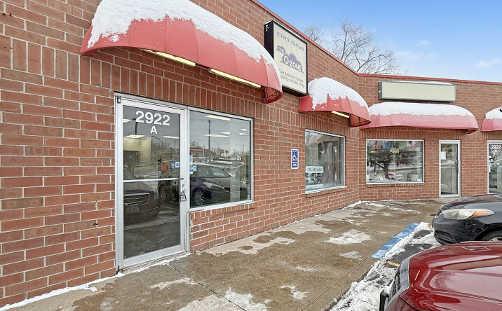Pictures of Retail property located at 2922 Merle Hay Rd, Des Moines, IA 50310 for lease - image #1