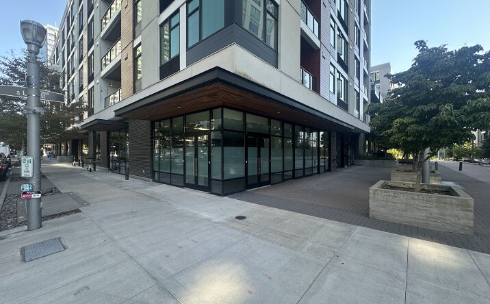 Pictures of Retail, Office property located at 3750 S River Pkwy, Portland, OR 97239 for lease - image #1