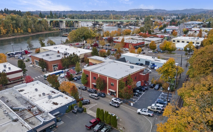 Pictures of Retail, Office property located at 900 Main St, Oregon City, OR 97045 for lease - image #1
