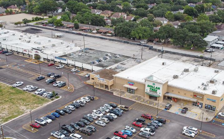 Pictures of Retail property located at 2000-2100 TX-146, Seabrook, TX 77586 for lease - image #1