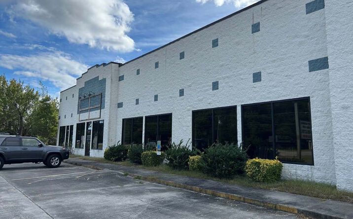 Pictures of Retail property located at 8568-B Caratoke Hwy, Powells Point, NC 27966 for lease - image #1